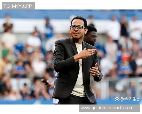 解雇主帅只是表象曼联球迷深知球队问题根源复杂多样